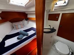 Oceanis 43 in Lefkada / Vliho Yacht Club thumbnail 9