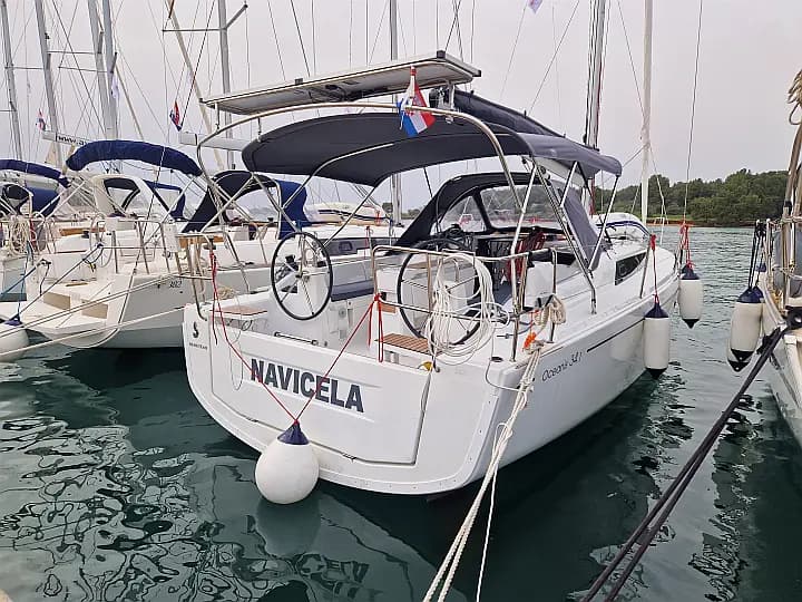 Oceanis 34.1 in Medulin / Marina Medulin - Photo 5
