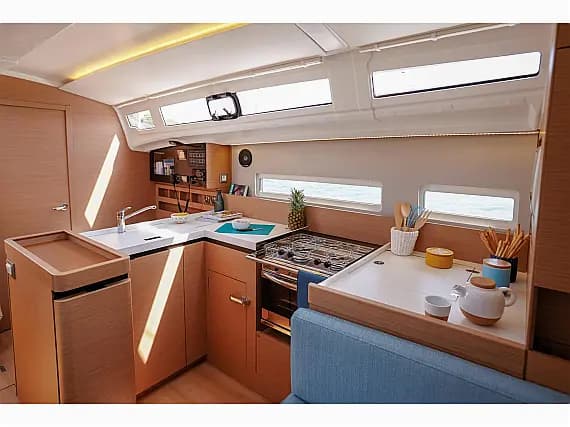 Sun Odyssey 410 in Marmaris / Netsel Marmaris Marina - Photo 3