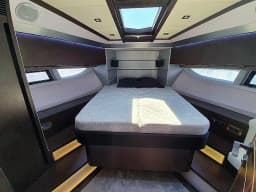 Galeon 700 in Novi Vinodolski / Mitan Marina thumbnail 16