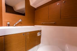 Sun Odyssey 479 in Mykonos / Tourlos Marina thumbnail 16
