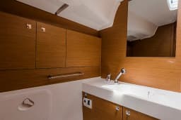 Sun Odyssey 479 in Mykonos / Tourlos Marina thumbnail 22