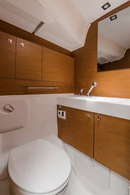 Sun Odyssey 479 in Mykonos / Tourlos Marina thumbnail 24