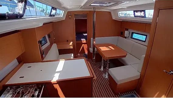 Bavaria 38 Cruiser in Rhodes / Mandraki Port - Photo 3