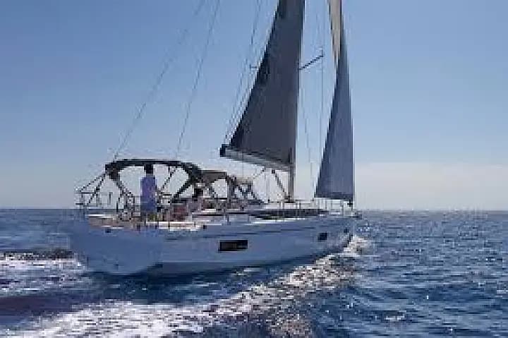 Bavaria 38 Cruiser in Rhodes / Mandraki Port - Photo 5