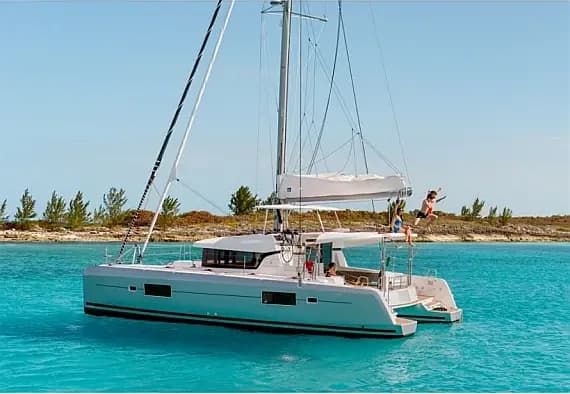 Lagoon 42 in Eden Island / Mahe, Victoria / Eden Island Marina - Photo 1