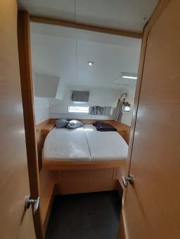 Lagoon 42 in Hyeres thumbnail 15