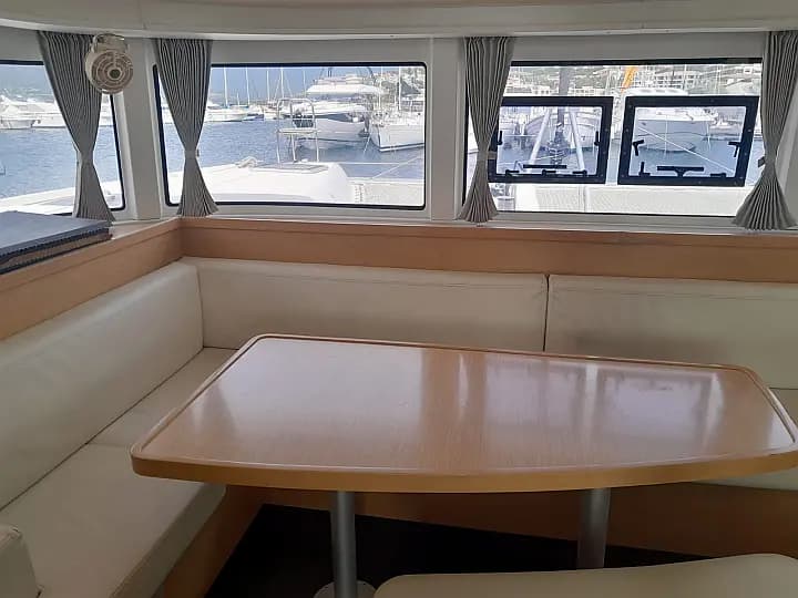 Lagoon 42 in Hyeres - Photo 5