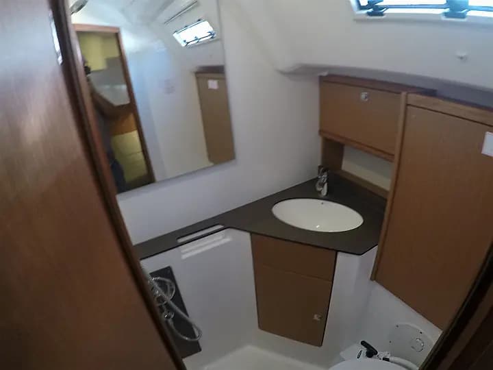 Bavaria 46 Cruiser in Lefkada / Nikiana Marina - Photo 4
