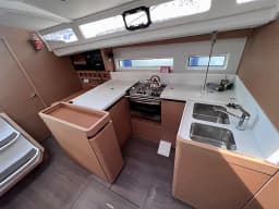 Sun Odyssey 440 in Volos / Port of Volos thumbnail 5