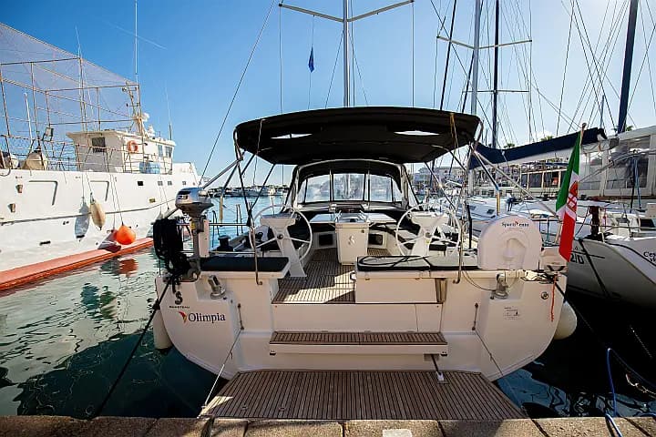 Oceanis 51.1 in Sicily / Capo d'Orlando Marina - Photo 4