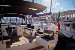 Oceanis 51.1 in Sicily / Capo d'Orlando Marina thumbnail 5