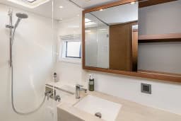 Lagoon 46 in Paros port thumbnail 16