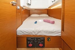 Sun Odyssey 410 in Skiathos thumbnail 9