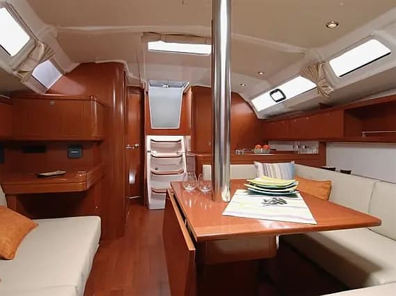 Oceanis 37 in La Spezia / Porto Lotti - Photo 3