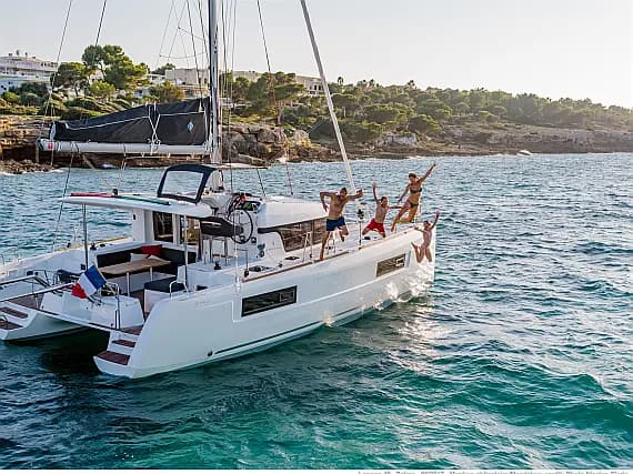 Lagoon 40 in Eden Island / Mahe, Victoria / Eden Island Marina - Photo 2
