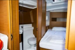 Sun Odyssey 410 in Lavrion / Olympic Marina thumbnail 4