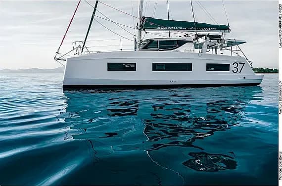 Aventura 37 in València / Real Club Nàutic de València - image 1