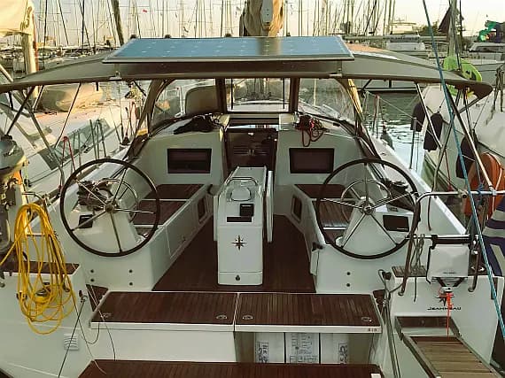 Sun Odyssey 410 in Athens / Alimos Marina - Photo 2