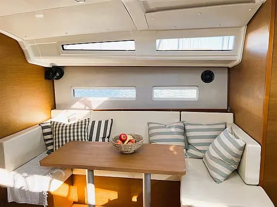 Sun Odyssey 410 in Athens / Alimos Marina - Photo 3