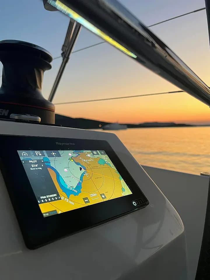 Sun Odyssey 410 in Athens / Alimos Marina - Photo 5