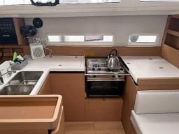 Sun Odyssey 410 in Mallorca / Palma de Mallorca / Marina Naviera Balear thumbnail 18