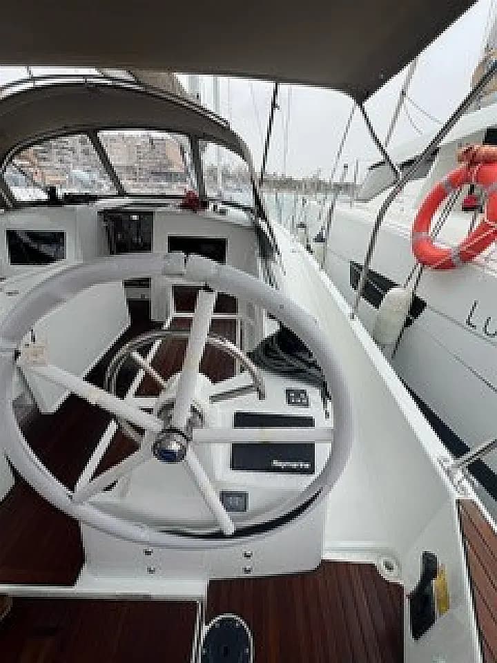 Sun Odyssey 410 in Mallorca / Palma de Mallorca / Marina Naviera Balear - Photo 4