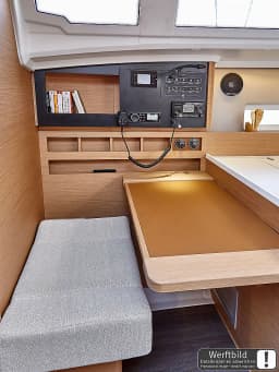 Sun Odyssey 410 in Mallorca / Palma de Mallorca / Marina Naviera Balear thumbnail 9