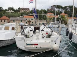 Sun Odyssey 349 in Šolta / Rogač thumbnail 10