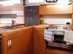 Sun Odyssey 349 in Šolta / Rogač thumbnail 12