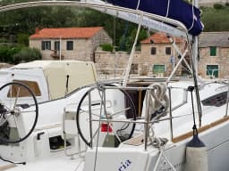 Sun Odyssey 349 in Šolta / Rogač thumbnail 7