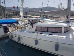 Lagoon 421 in Marmaris Yacht Marina thumbnail 3