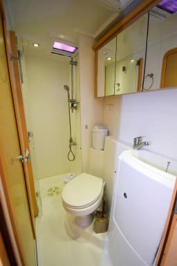 Lagoon 421 in Marmaris Yacht Marina thumbnail 37