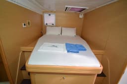 Lagoon 421 in Marmaris Yacht Marina thumbnail 40