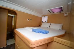 Lagoon 421 in Marmaris Yacht Marina thumbnail 43