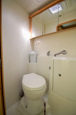 Lagoon 421 in Marmaris Yacht Marina thumbnail 58