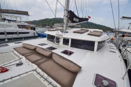 Lagoon 421 in Marmaris Yacht Marina thumbnail 66