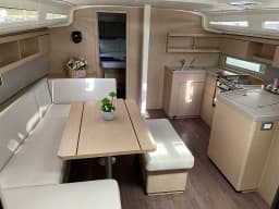 Oceanis 40.1 in Sardinia / Portisco / Cala dei Sardi thumbnail 23