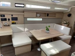 Oceanis 40.1 in Sardinia / Portisco / Cala dei Sardi thumbnail 24