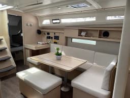 Oceanis 40.1 in Sardinia / Portisco / Cala dei Sardi thumbnail 27