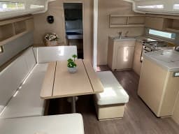 Oceanis 40.1 in Sardinia / Portisco / Cala dei Sardi thumbnail 5