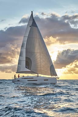 Sun Odyssey 490 in Mallorca / Palma de Mallorca / La Lonja Marina Charter thumbnail 5