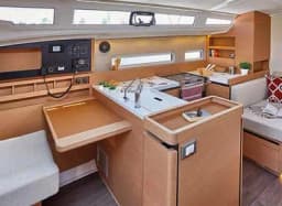 Sun Odyssey 410 in Sicily / Capo d'Orlando Marina thumbnail 12