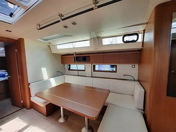 Oceanis 51.1 in Sicily / Furnari / Marina Portorosa - Photo 3