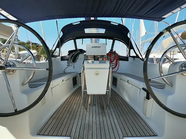 Sun Odyssey 409 in Sardinia / Portisco / Marina di Portisco - Photo 4