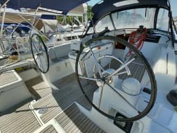 Sun Odyssey 409 in Sardinia / Portisco / Marina di Portisco thumbnail 5