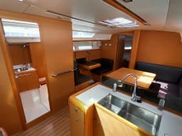 Sun Odyssey 409 in Sardinia / Portisco / Marina di Portisco thumbnail 9