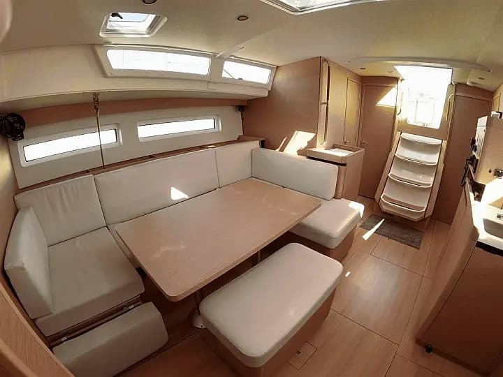 Sun Odyssey 490 in Sardinia / Portisco / Marina di Portisco - Photo 4