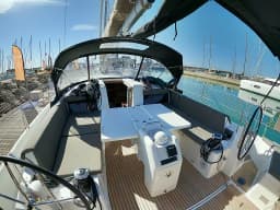 Sun Odyssey 490 in Sardinia / Portisco / Marina di Portisco thumbnail 6
