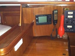 Oceanis 411 in Athens / Alimos Marina thumbnail 11